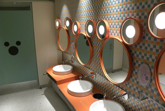 東京ディズニーランドでトイレの行列に並ばずに済むために知っておくべき3つのトイレ ディズニツアーズ